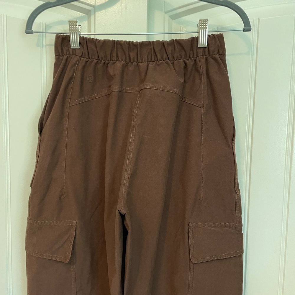 Lululemon Light Utilitech Cargo Pocket High-Rise Pant
Java brown size 24 - Picture 7 of 10